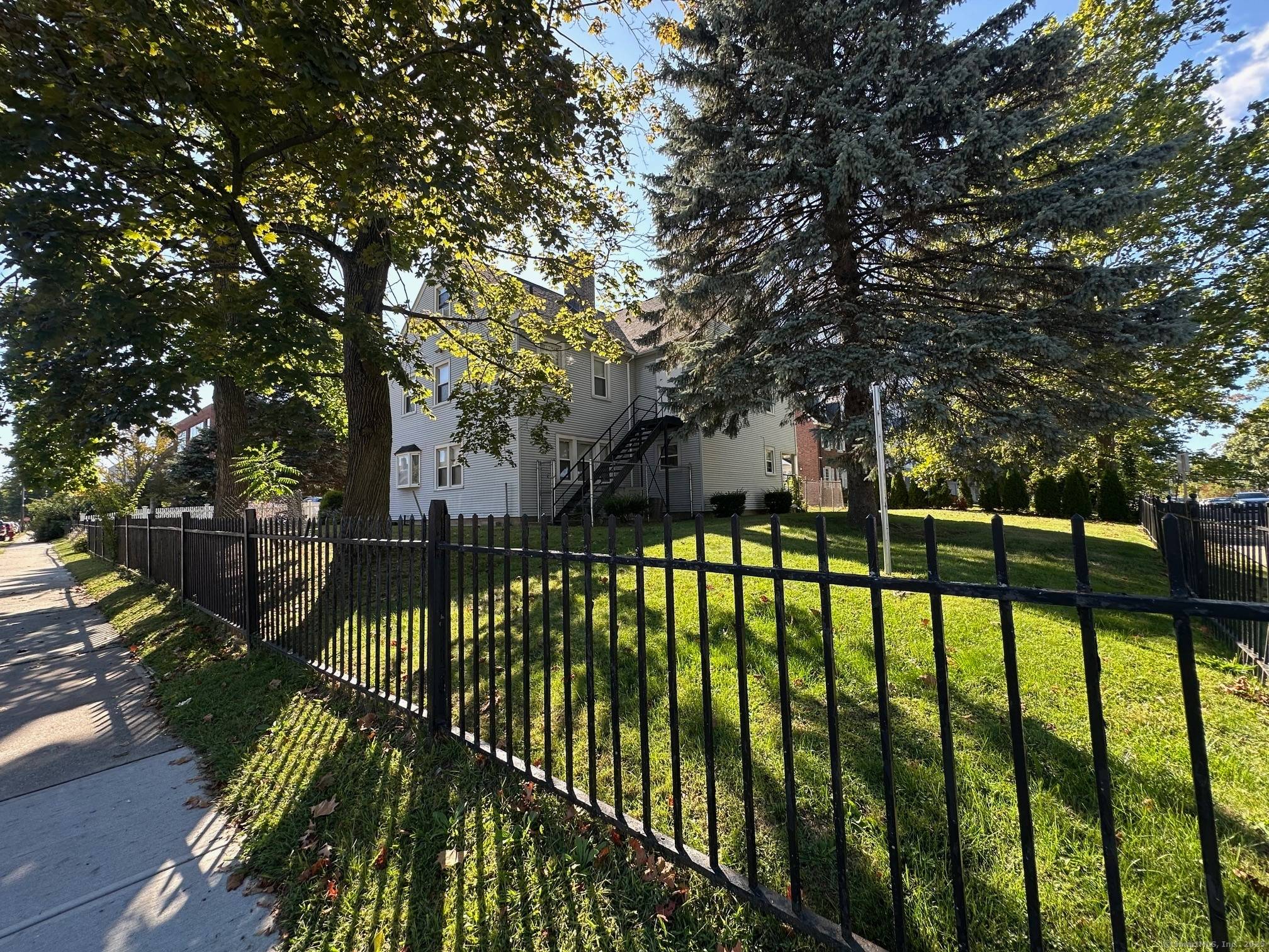 Welcome to 111 Gillett Street in the historic Asylum Hill neighborhood of Hartford.