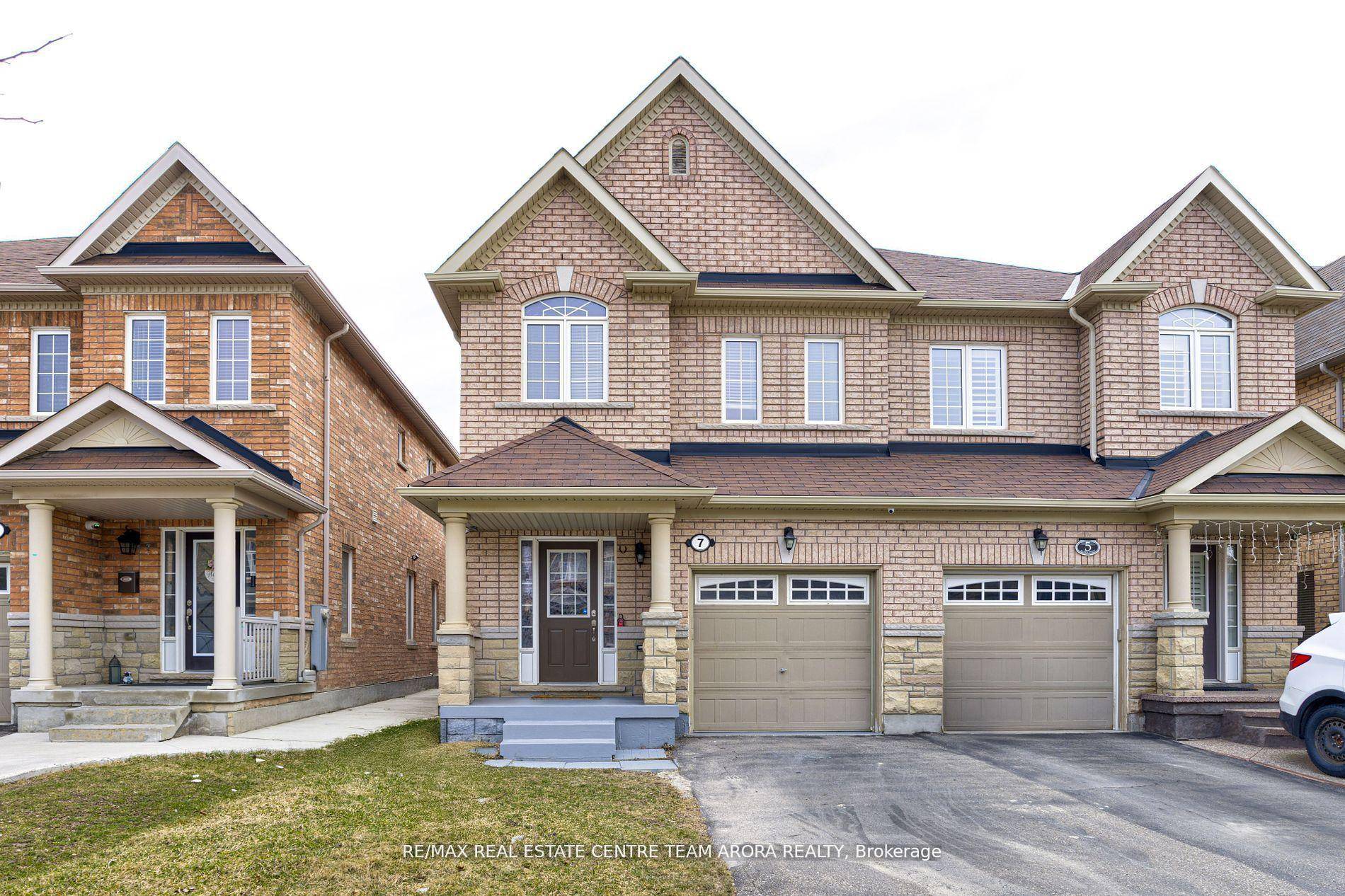 Welcome to this beautifully maintained 3 1 bedroom semi detached home located in the desirable Credit Valley neighborhood of Brampton.