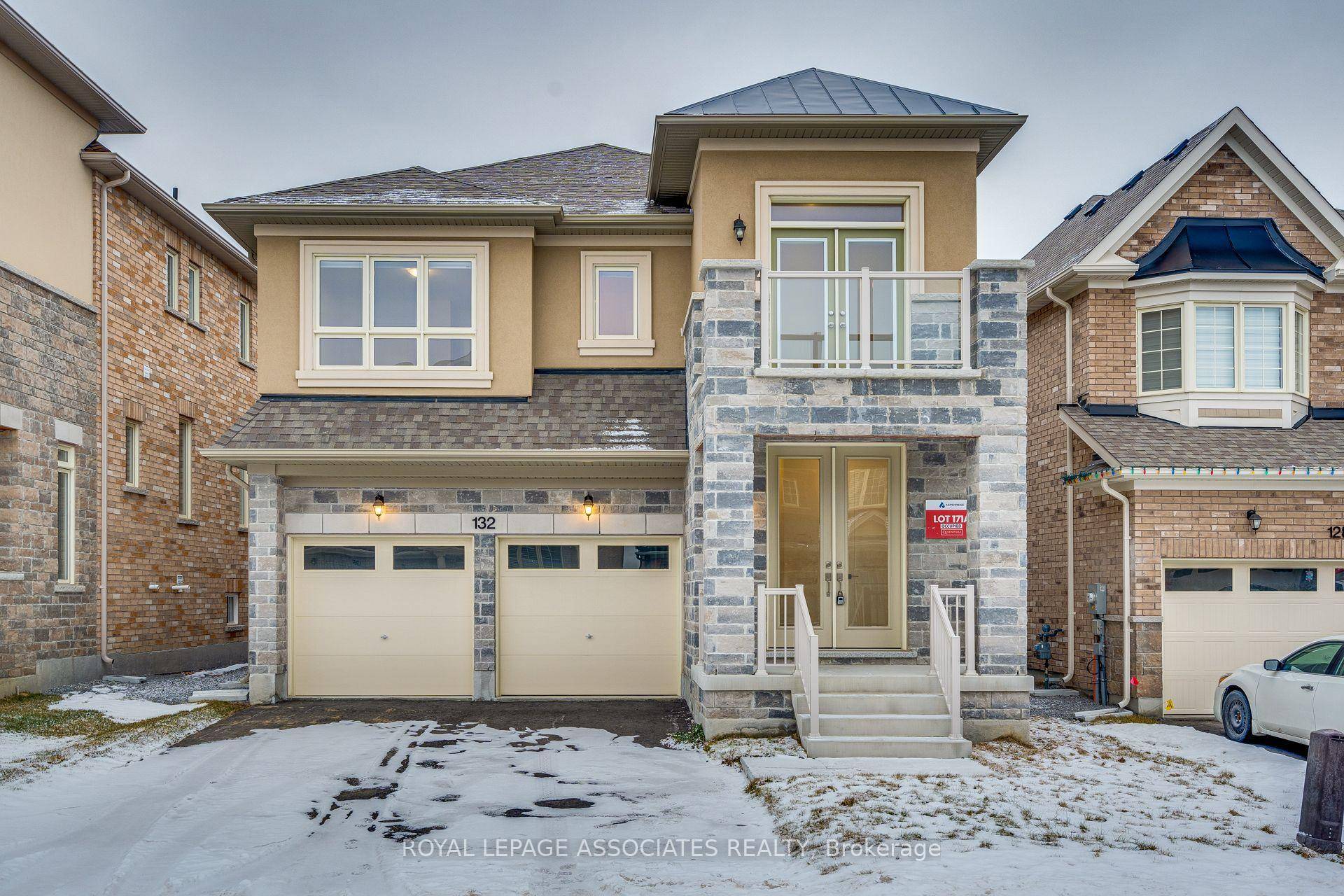 Welcome to this stunning 4 bedroom, 4 bathroom detached home in the heart of Gwillimbury, offering a perfect blend of modern elegance and family friendly charm.