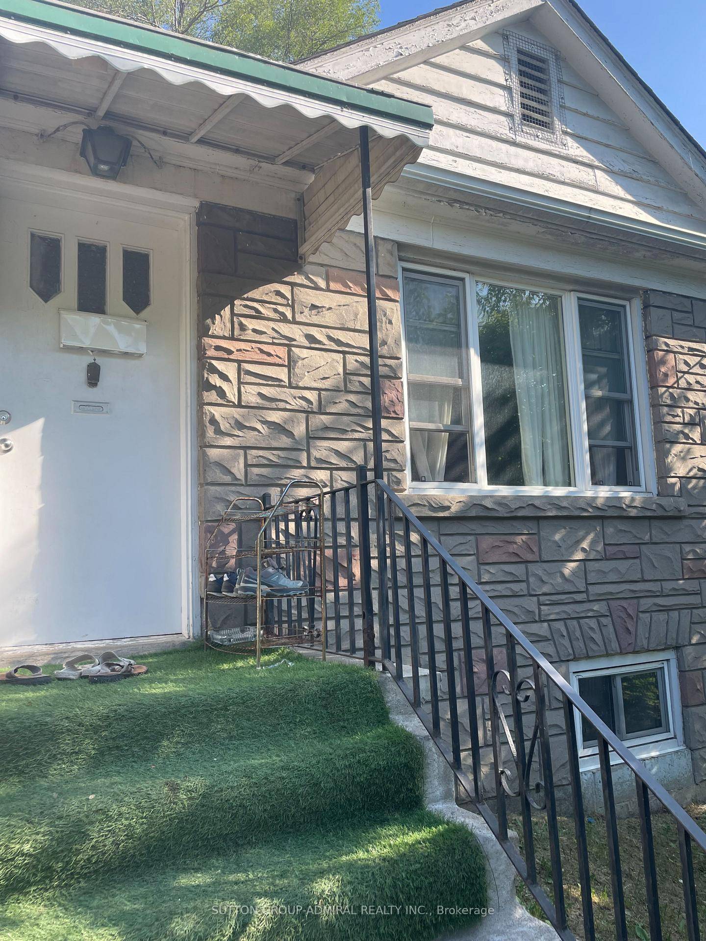 Two Bedroom With One 3 Piece Bathroom Basement, Upgraded and fully painted, Great Location In Desirable Willowdale Area, Easy Access To All Amenities, Convenient Bus Stop, Short Distance To Restaurants, ...