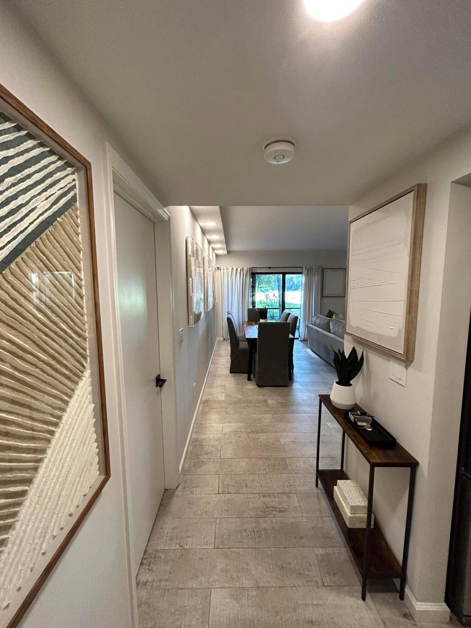 This exceptional and recently remodeled 1 bedroom apt is gorgeous.