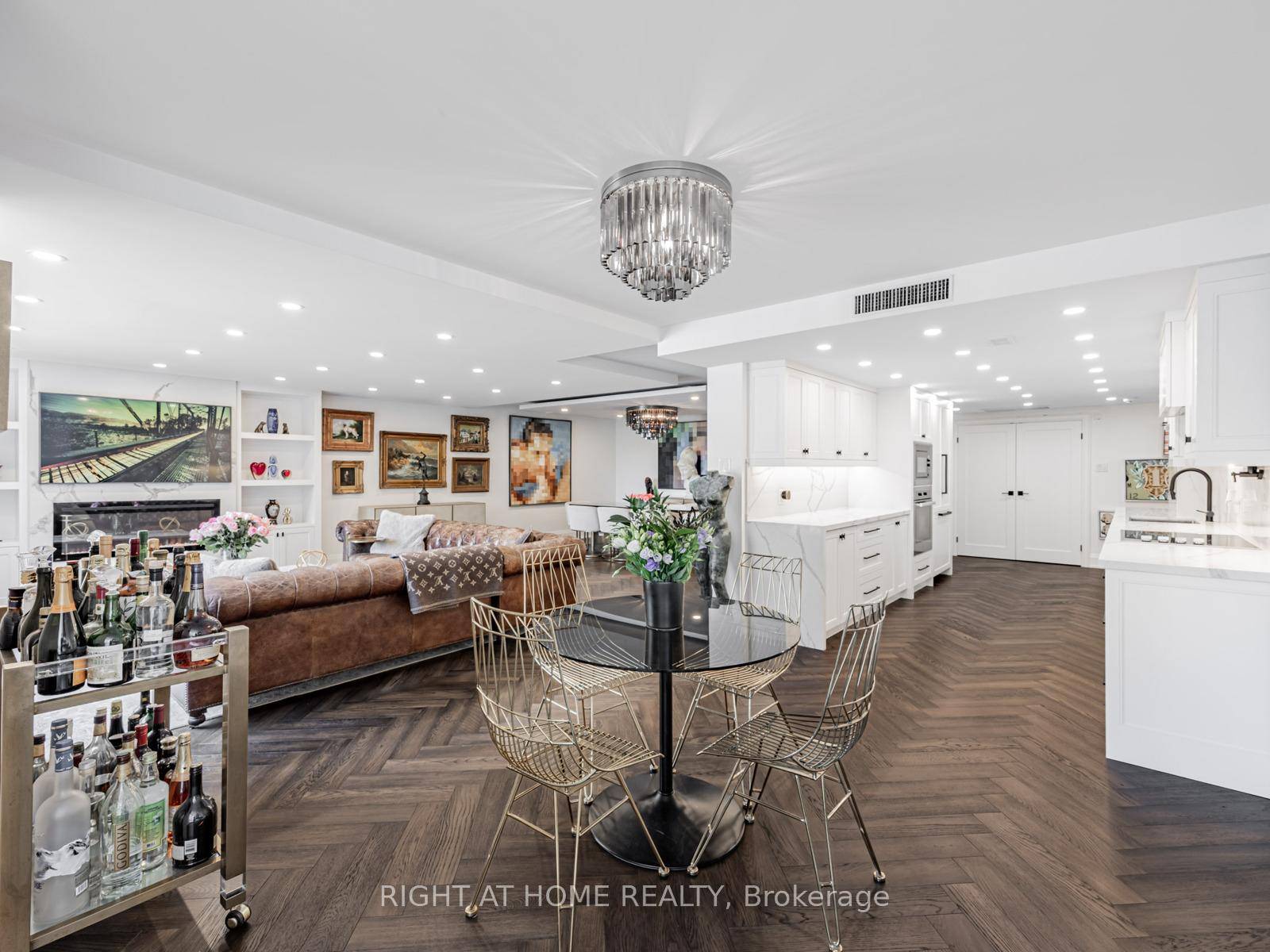 Welcome to Yorkville's Luxury Boutique Residences at 1166 Bay Street.