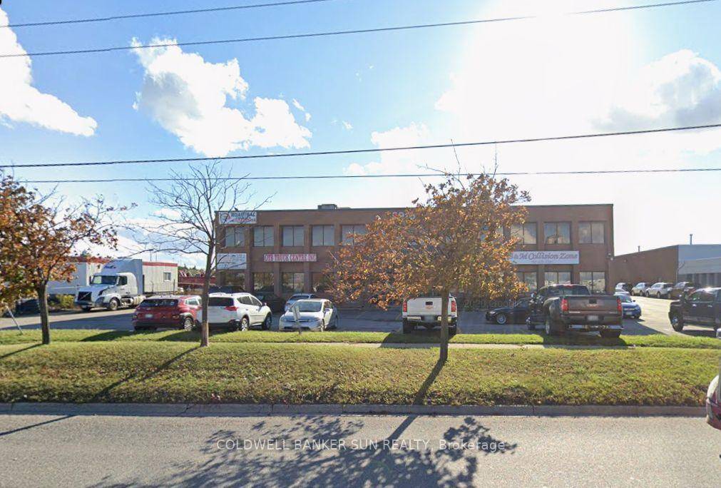 Presenting a premium industrial commercial total about 16, 000 Sq Ft M2 zoned, industrial freestanding building, a very rare to find two separate business under one roof, Auto truck garage ...
