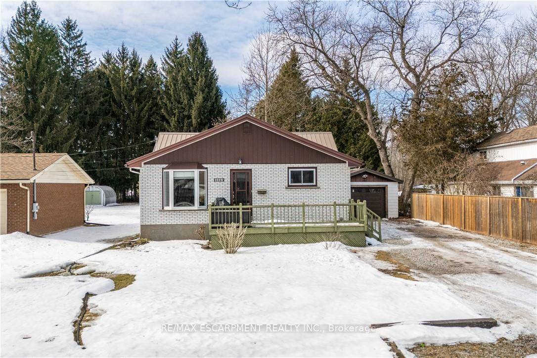 This move in ready bungalow with a detached garage amp ; spacious lot is conveniently located minutes to all amenities in Fonthill like great restaurants, grocery stores, shops, schools amp ...