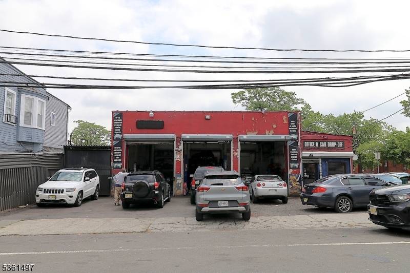 LOCATION, LOCATION. LOCATION !