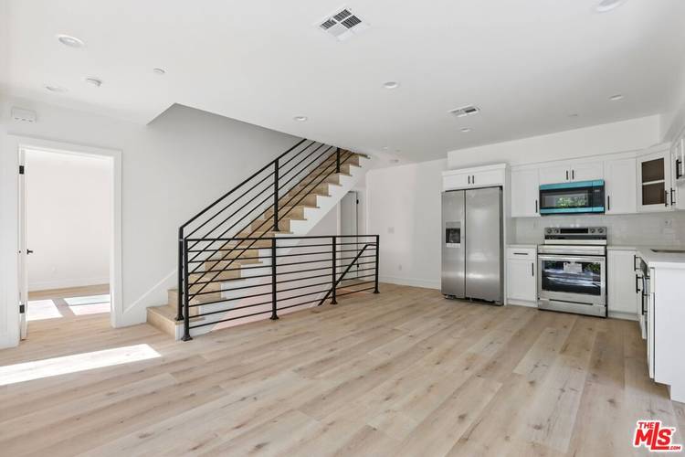 2111 Holly Dr 5BR Hollywood Hills East La