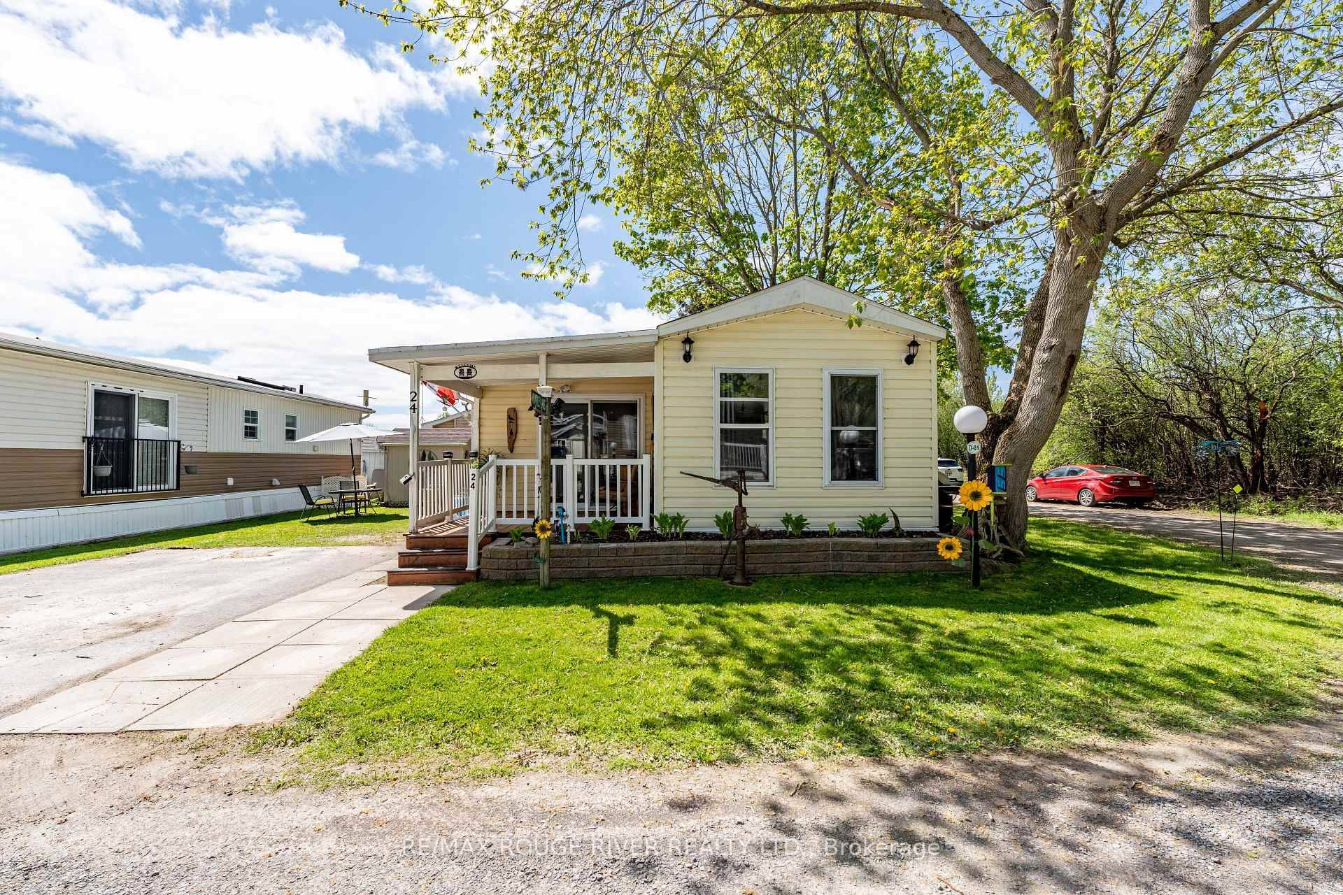Year round living in Bay Meadows Park, a gated 50 adult community on Lake Ontario in Prince Edward County !