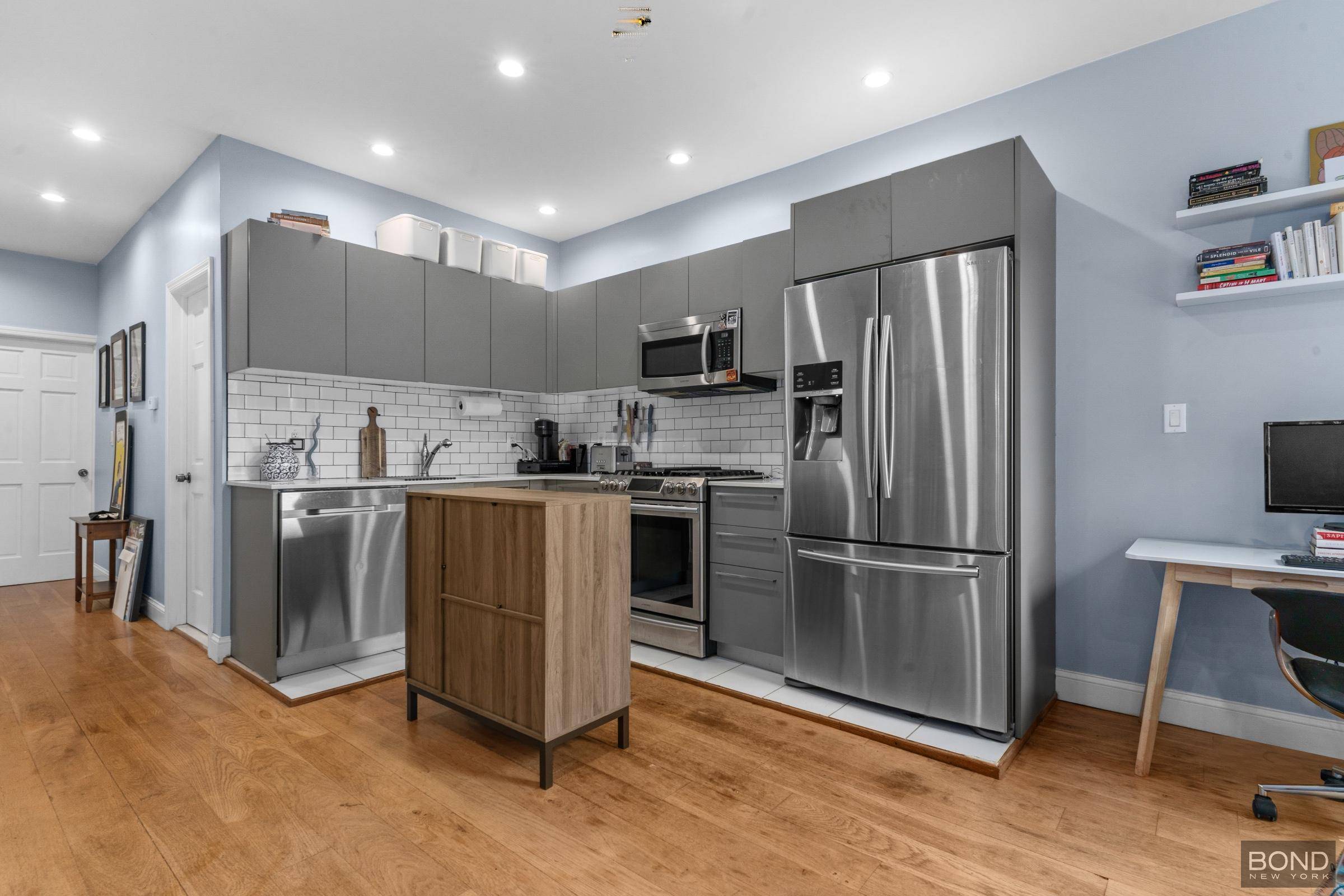 Bright amp ; Renovated 2 Bed 2 Bath in Prime Boerum HillWelcome to Apartment 2 a sun drenched floor through two bedroom, two bathroom home just one flight up in ...