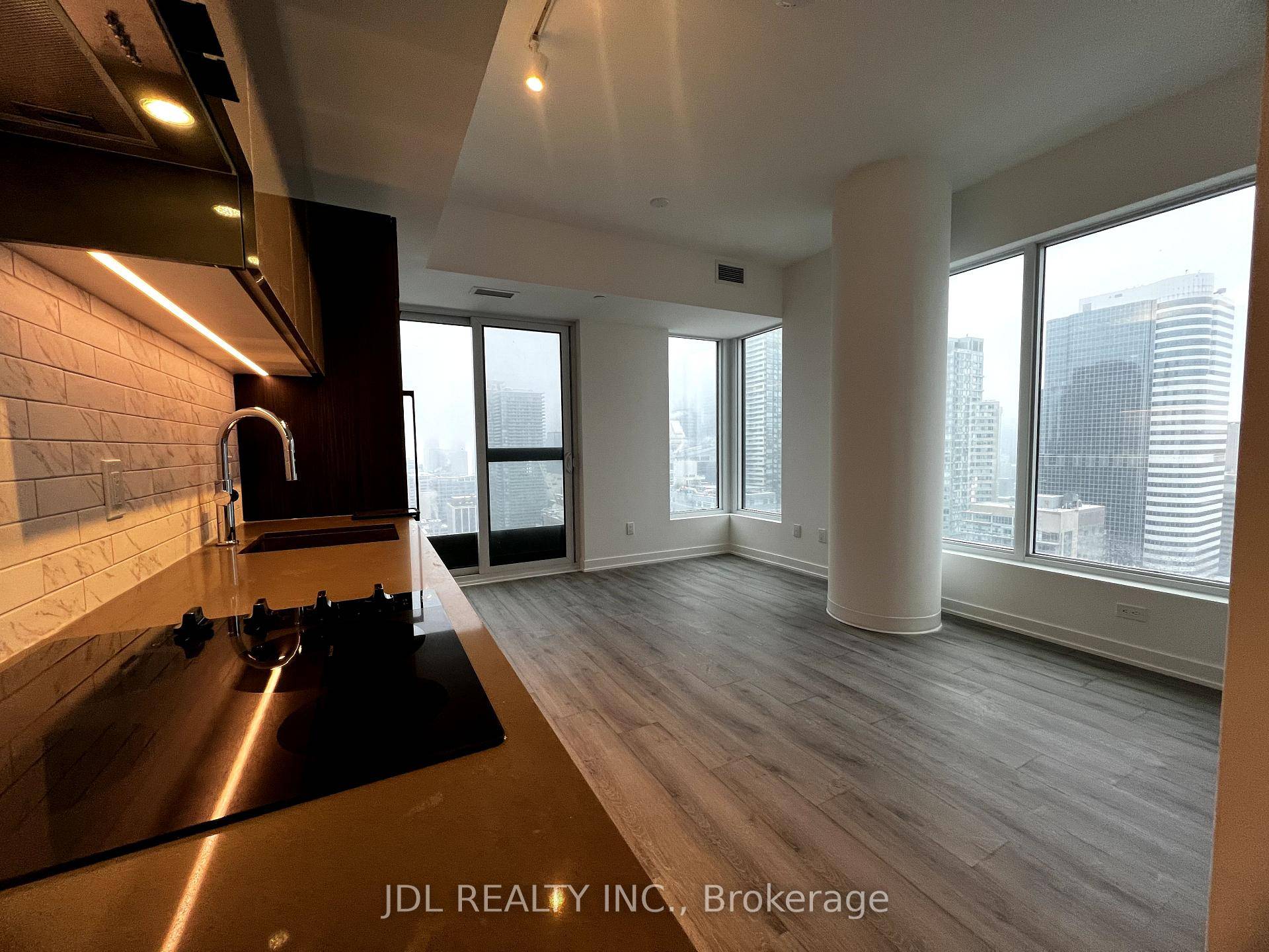 Brand new south facing 1 1 Den 2 Full Baths located in the heart of downtown Toronto.