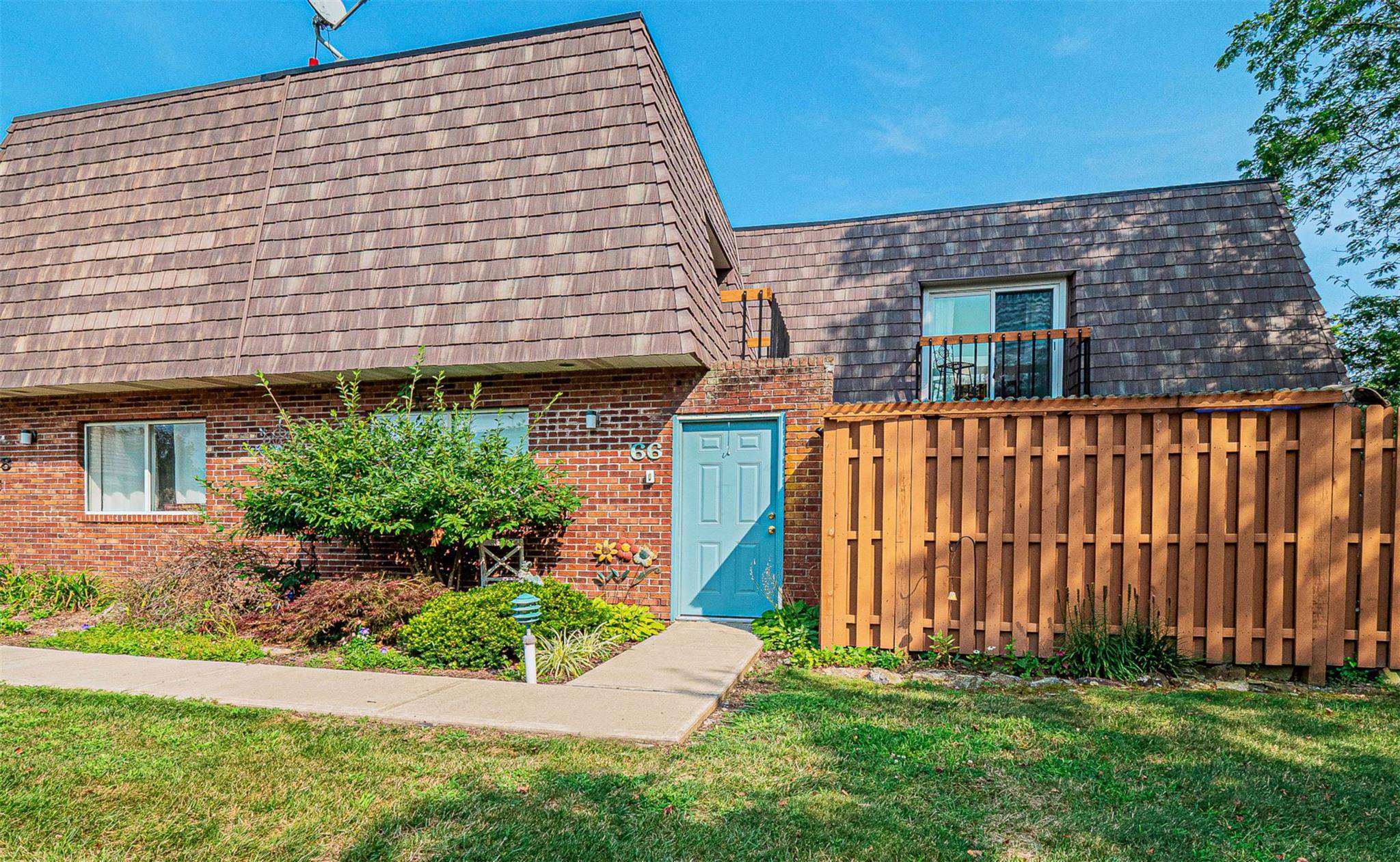 Charming Townhome located in the heart of the village of Warwick.
