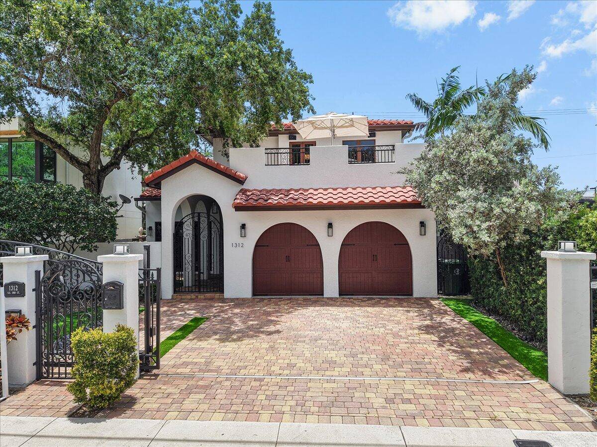 WALLED amp ; GATED SPANISH MODERN ESTATE LITERALLY STEPS TO LAS OLAS SHOPS, RESTAURANTS BARS amp ; MINS TO BEACH !