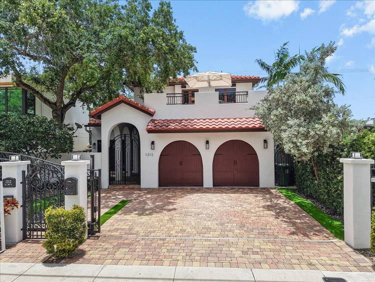 WALLED amp ; GATED SPANISH MODERN ESTATE LITERALLY STEPS TO LAS OLAS SHOPS, RESTAURANTS BARS amp ; MINS TO BEACH !