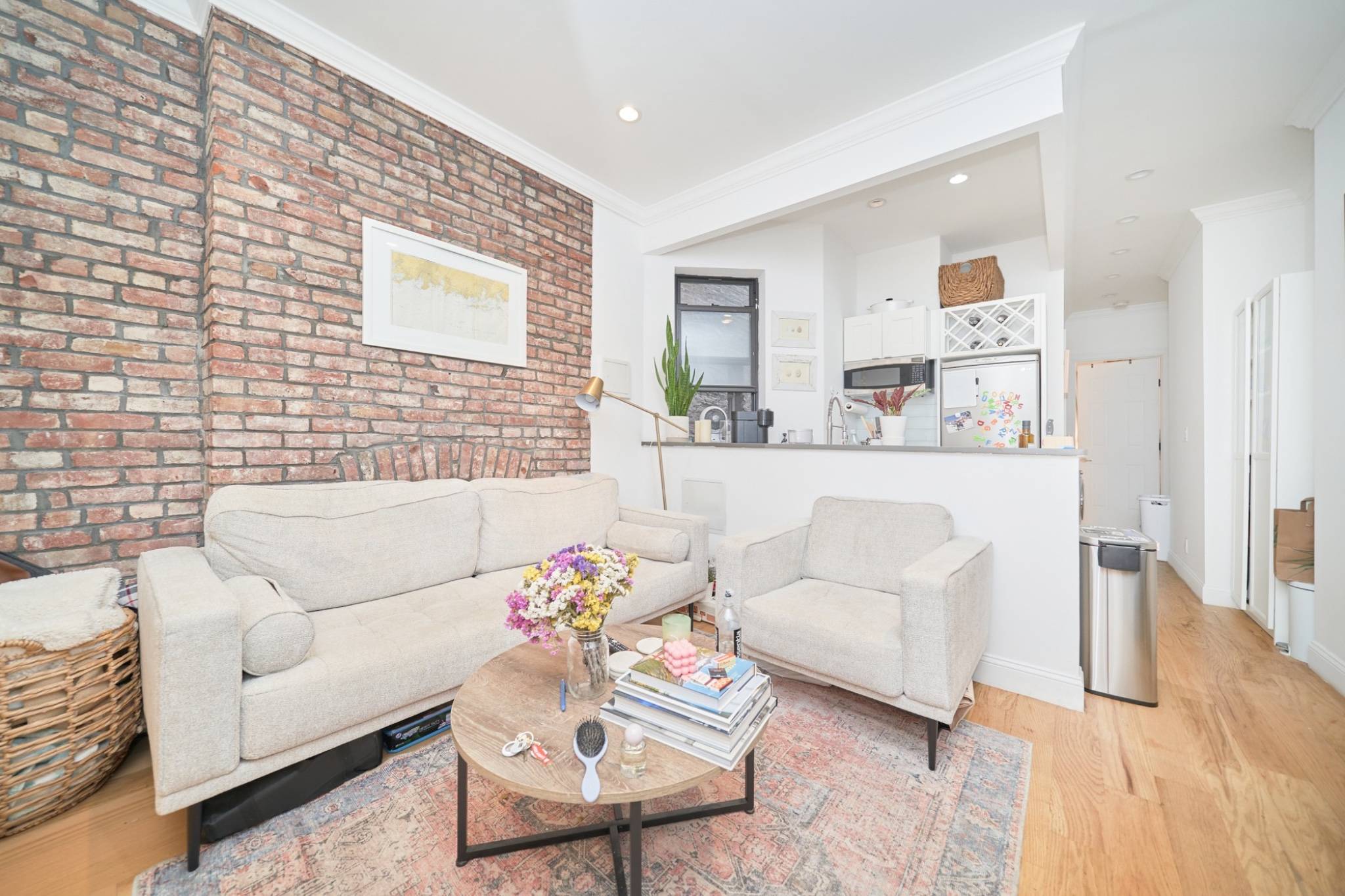 Great 2 bedroom apartment located on the Upper East Side.