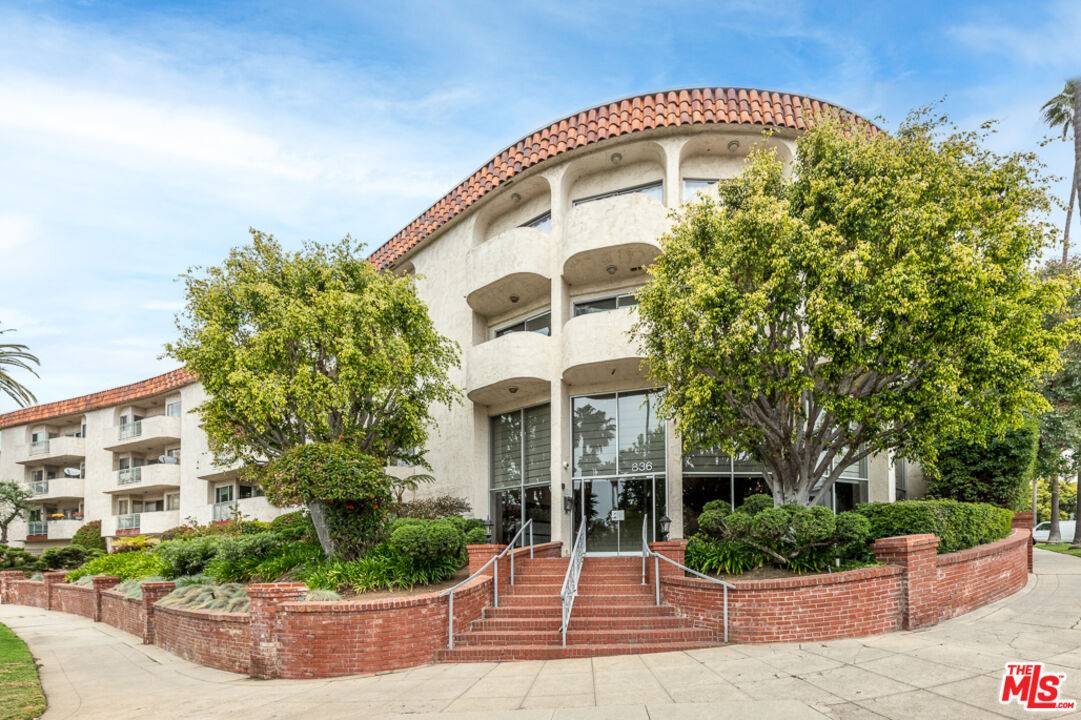 836  S Bundy Dr 1BR Brentwood La