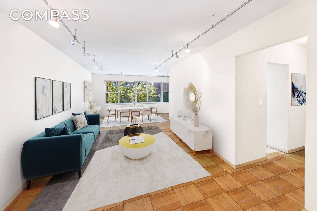 80 East End Avenue, 3HJ is a spacious and versatile apartment offering a 2 bedroom layout with the potential to be easily converted into a 3 bedroom unit.