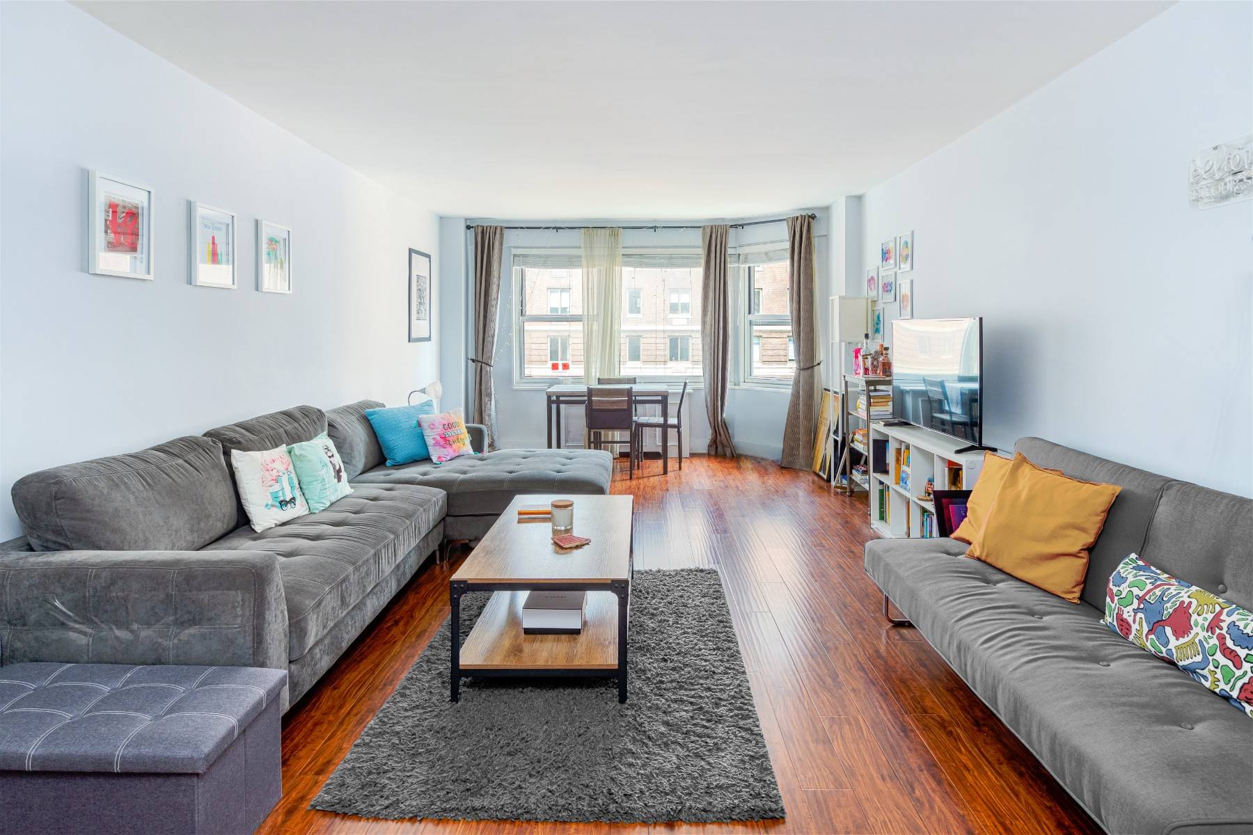 16G is a fully furnished one bedroom at The Gallery House, a full service, prestigious building by Central Park.