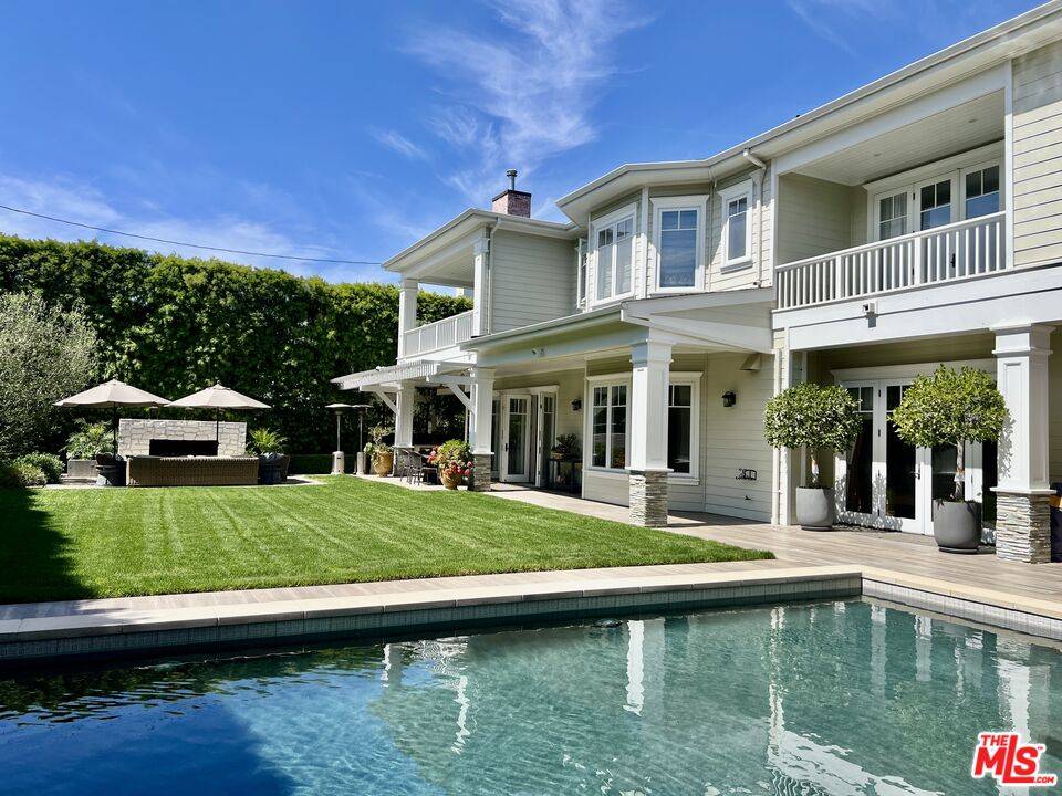 456  N Bowling Green Way 5BR Brentwood La