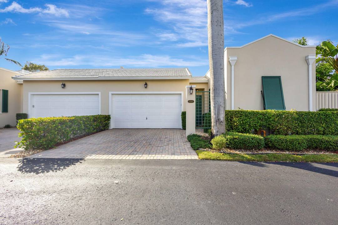 SEASONAL RENTAL AVAILABLE APRIL TO NOVEMBER, FURNISHED TURN KEY.