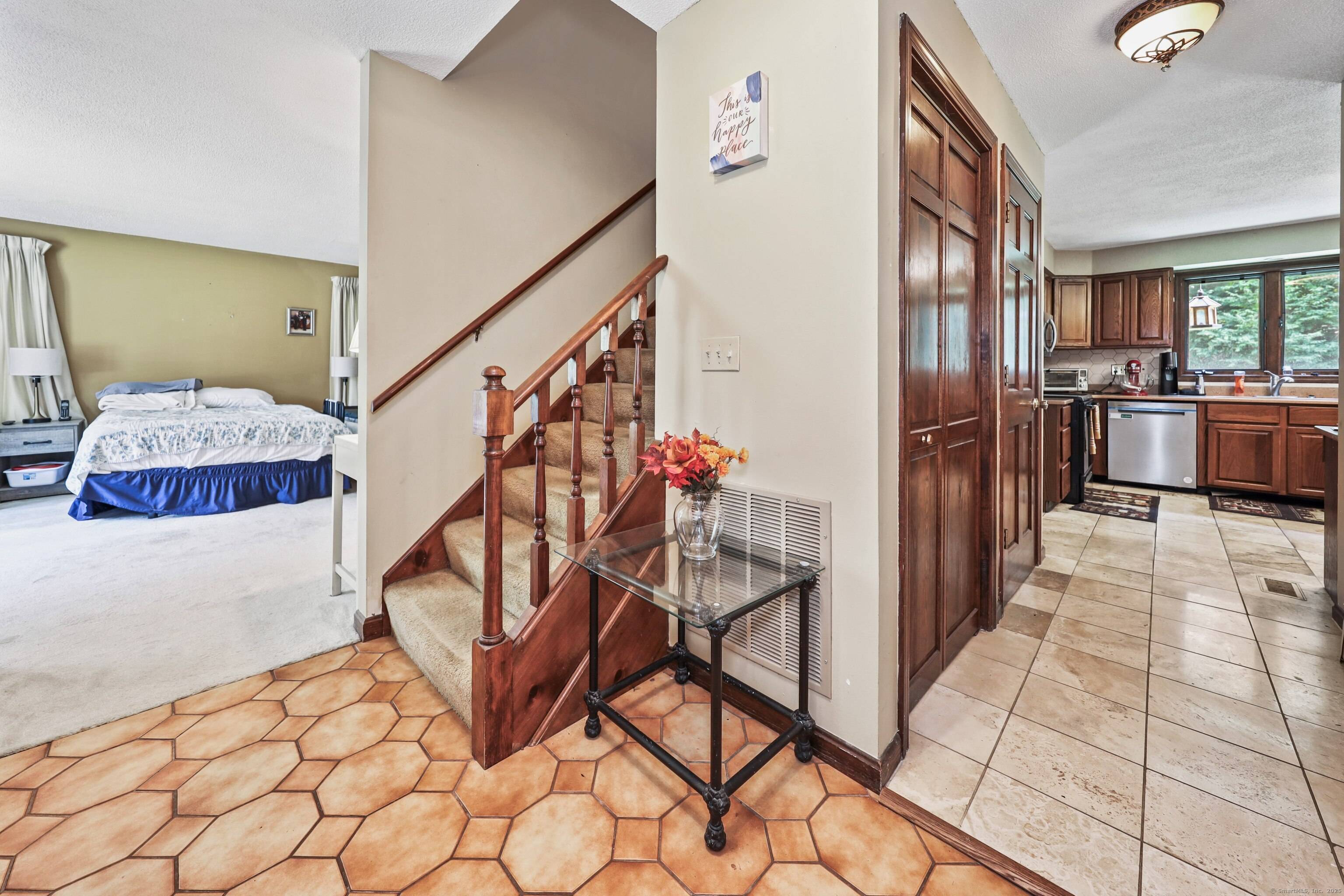 Here is the perfect opportunity to live in Somers, Connecticut !