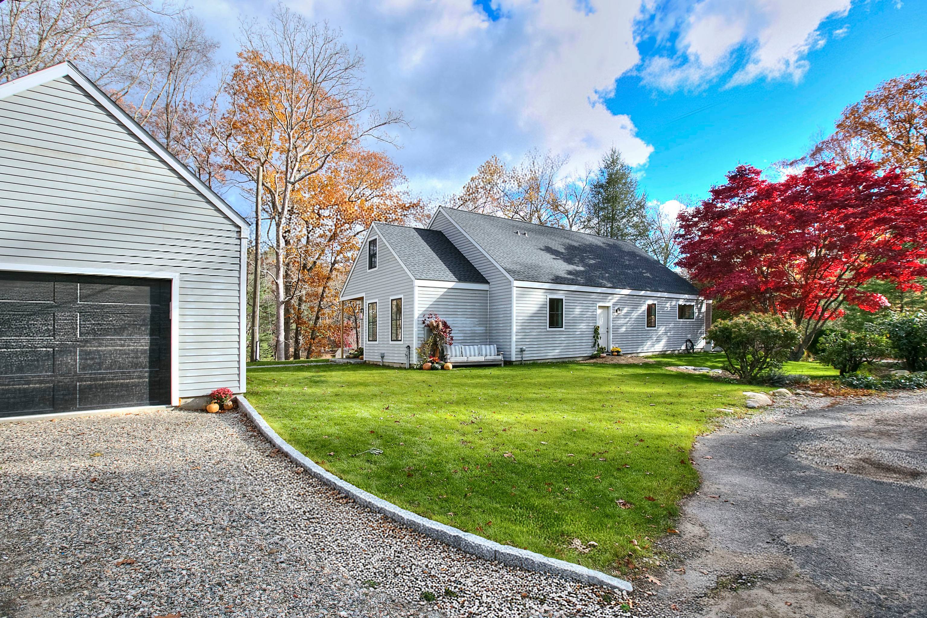 Welcome To 24 Nordholm A striking modern European inspired design, this stunning river cottage draws inspiration from Scandinavian minimalism and the timeless forms of New England barns.