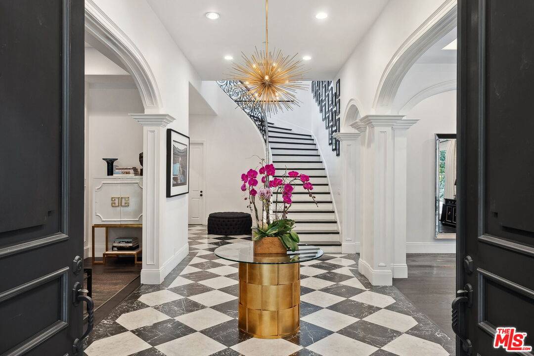 1600   Clear View Dr 5BR Beverly Hills Post Office | B.H.P.O. La