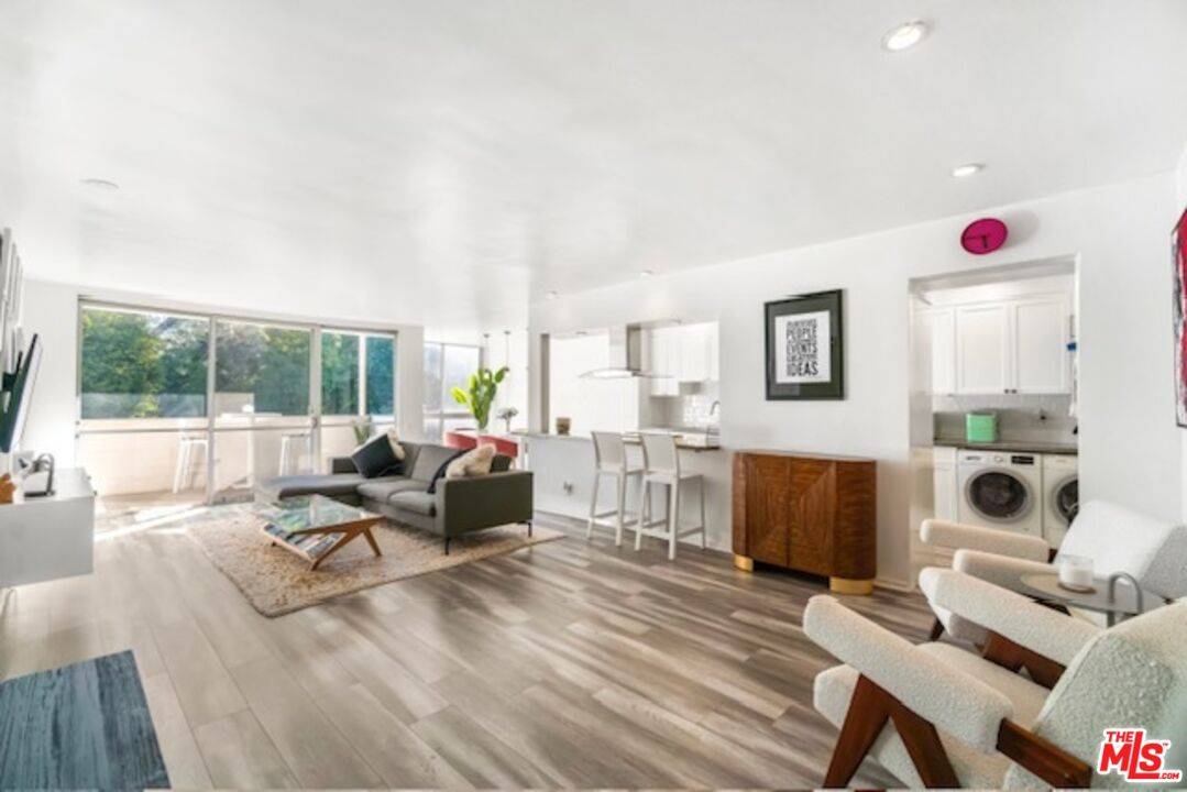 1015  N Kings Rd 2BR Sunset Strip La
