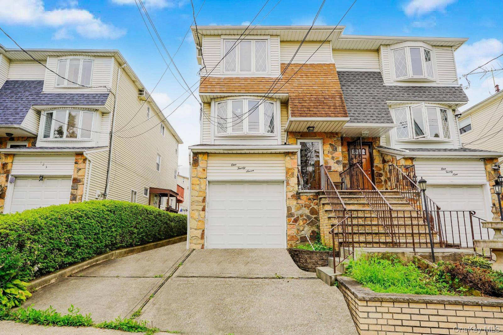 Welcome to 127 Keating Place a spacious semi attached home nestled in the heart of Heartland Village.
