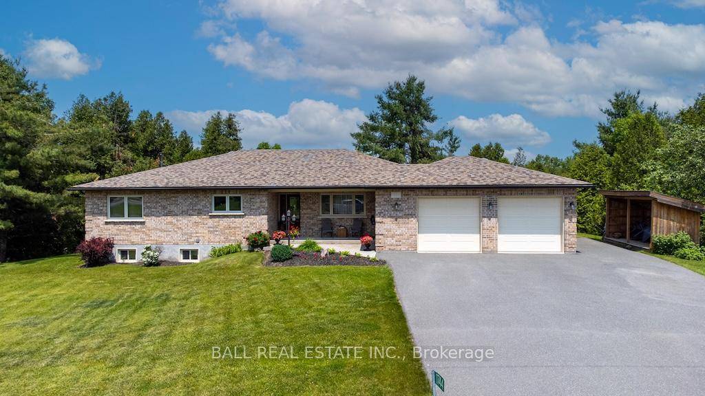 Spacious amp ; Private Custom Home Steps from Buckhorn Lake !