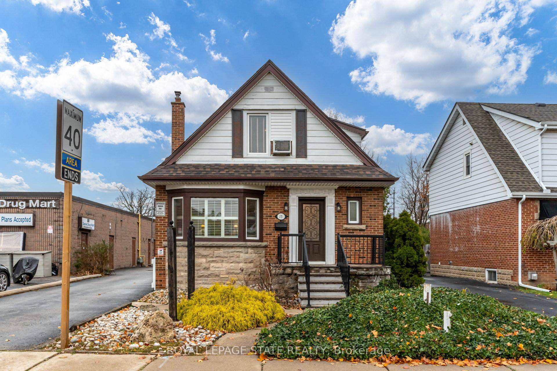 Great location just off of Upper James St on Hamilton mountain, commercial zoning, could be live work or a mixed commercial residential buy and hold opportunity for investors.
