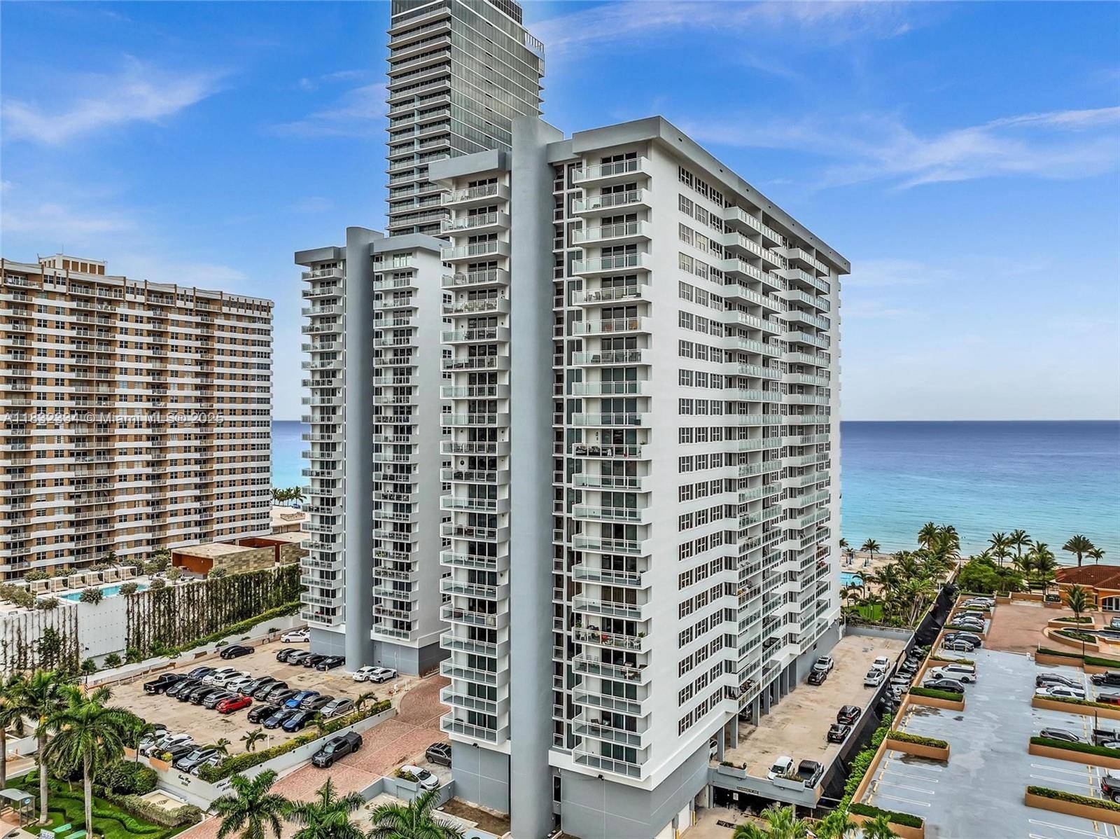 RARELY AVAILABLE UNIT 414 DIRECT DIRECT OCEAN VIEWS.