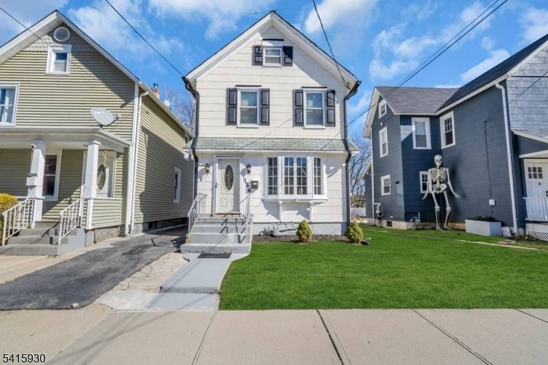 Charming home in a desirable Dover neighborhood !