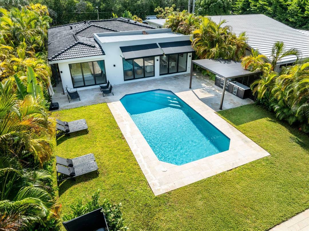 Direct Ocean Access, Private dock, No fixed bridges, Private Pool, Outdoor Kitchen, fully renovated Waterfront Fully Renovated Home in Miami Beach ready to move in !