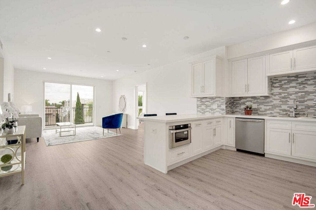 1237  S Holt Ave 3BR Beverlywood La