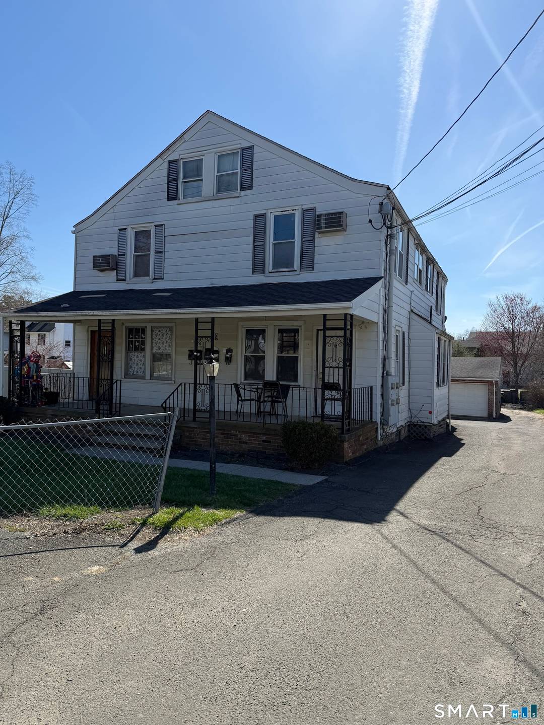 Excl Investment opportunity between Danbury Hospital walking distance and University walking distance.