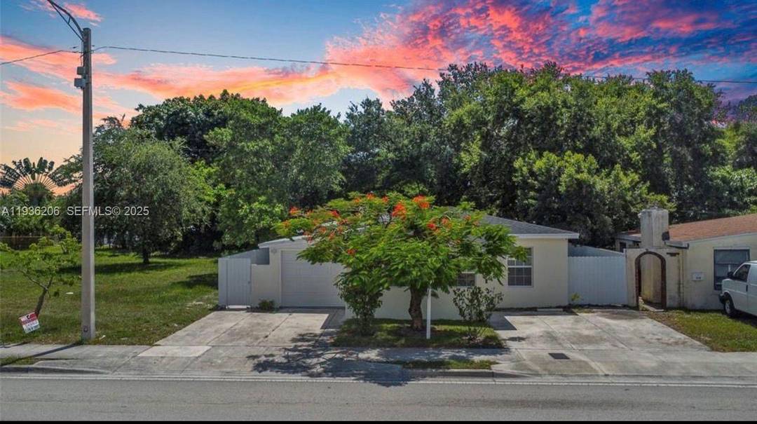 Beautifully 3 bedroom, 2 bath single family home in Fort Lauderdale offering over 1, 900 sq.
