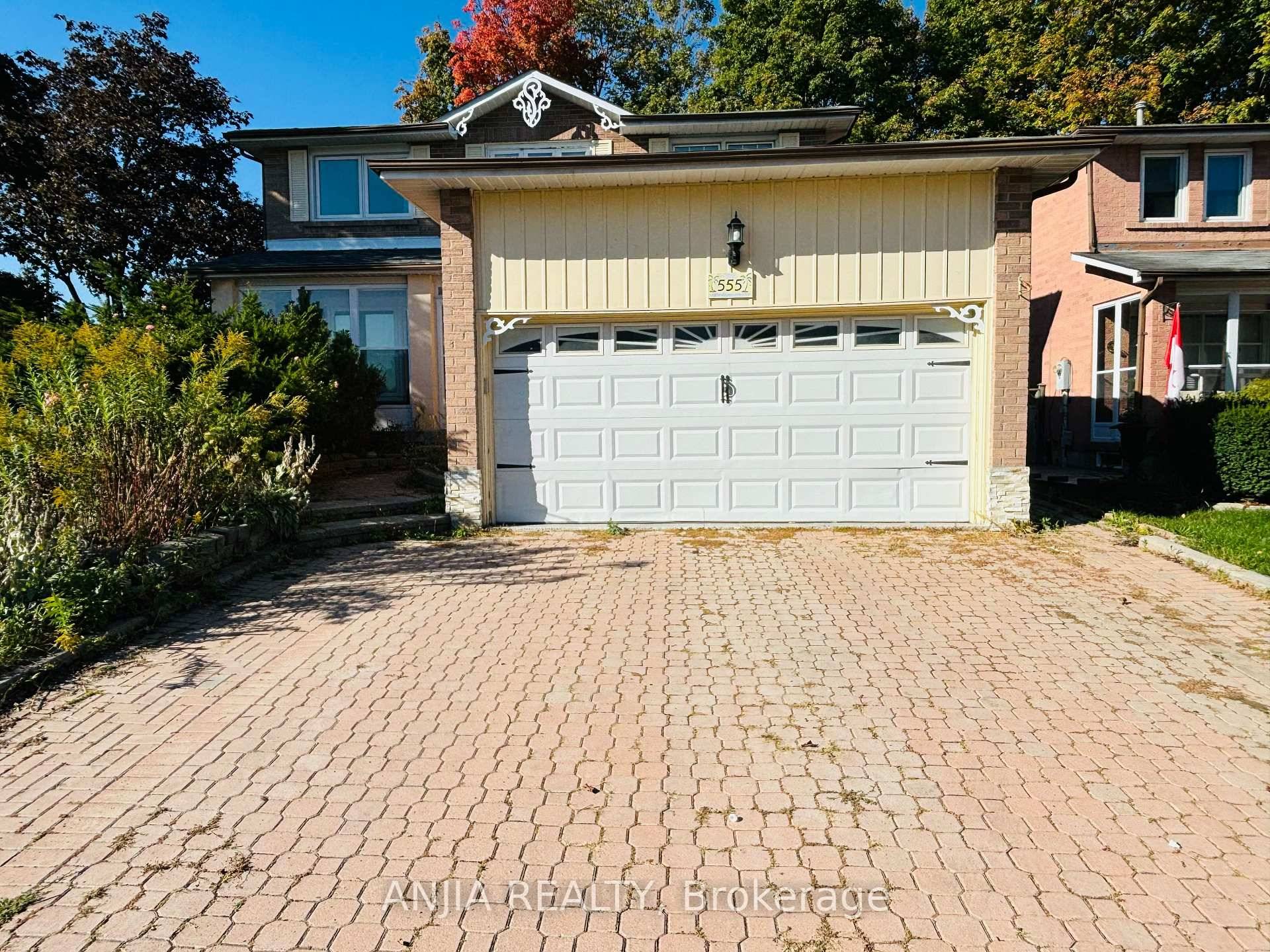 4 2 Bedroom Family Home. Walking Distance To Schools Markville Ss amp ; Ramer Wood Ps.