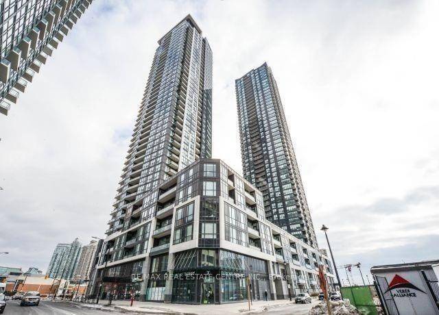 2 Bedroom, Bathroom In Luxurious Building PSV2 with Great Amenities, Walking Distance to Square One Mall, Public Transit, YMCA, Library, celebration Square, Close to UTM Mississauga Campus.