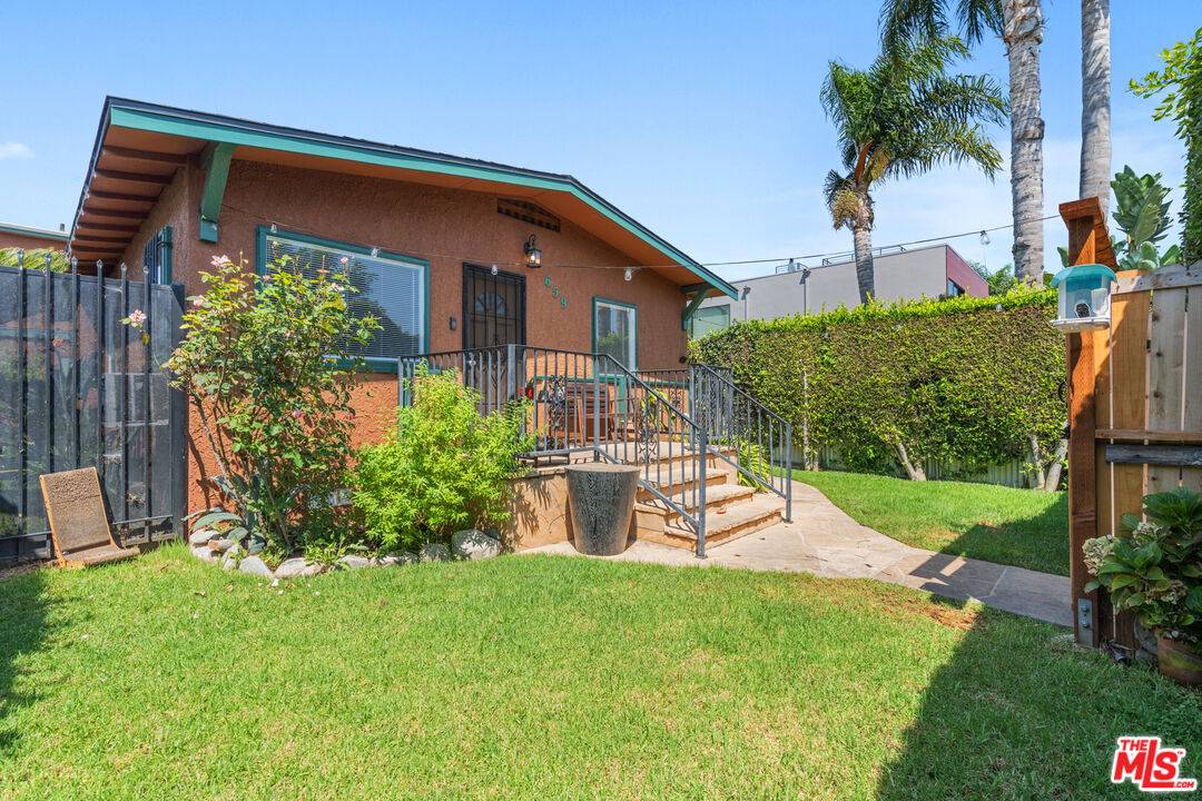 659   Vernon Ave 6BR Marina Del Rey La