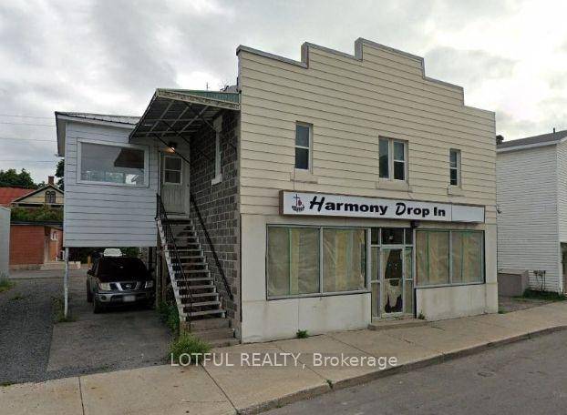 Bright and spacious 3 bedroom apartment located in a quiet, family friendly neighbourhood in Chesterville.