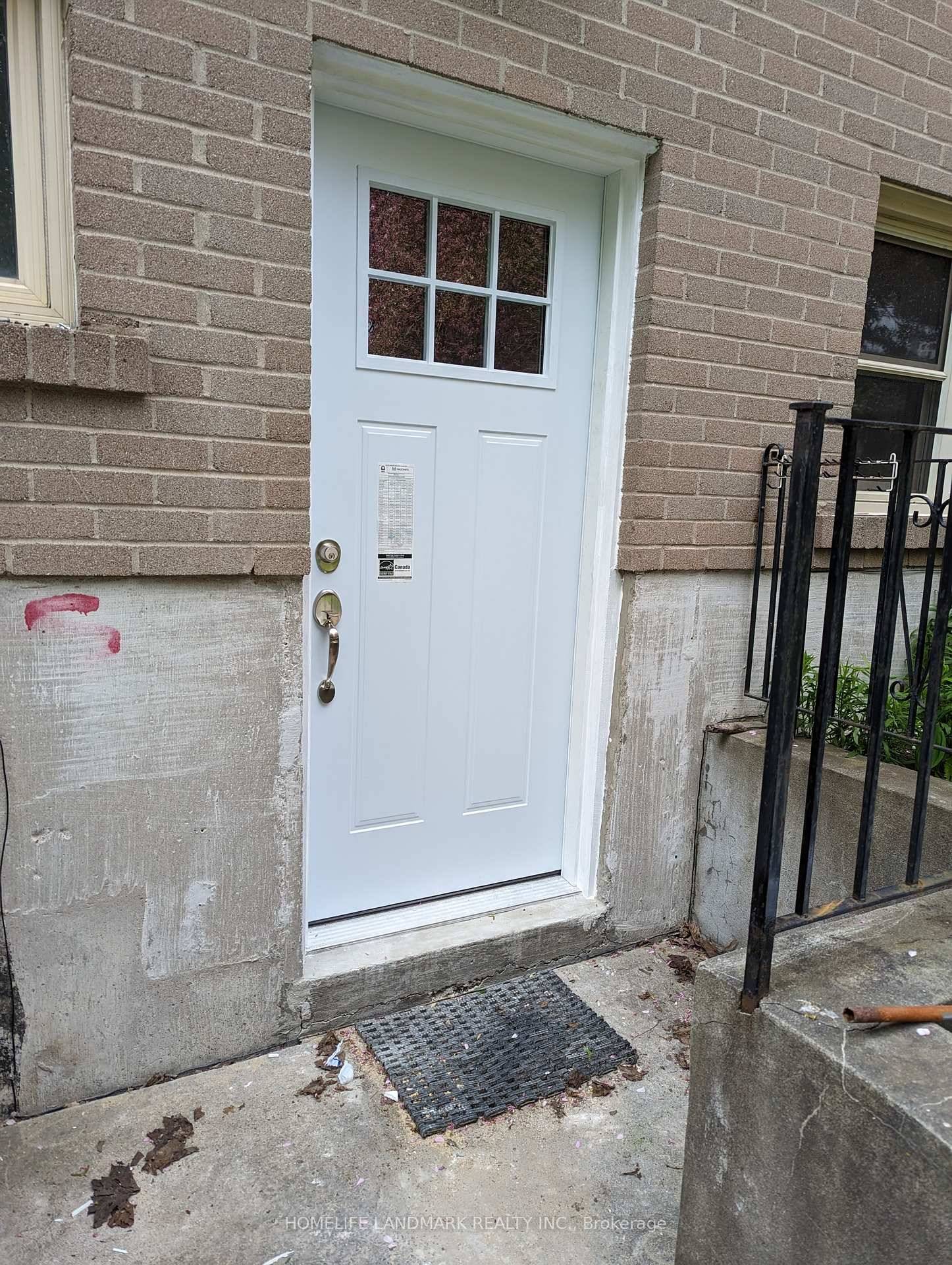 Excellent Location ! Well Maintained 2 Bedroom Basement Suite On A Quiet Neighborhood In The Heart Of The Bendale Community.