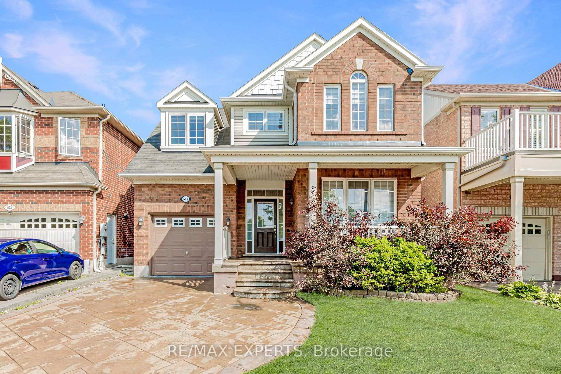 Beautiful amp ; Spacious 3 Bedroom Detached Home in a High Demand Neighborhood !