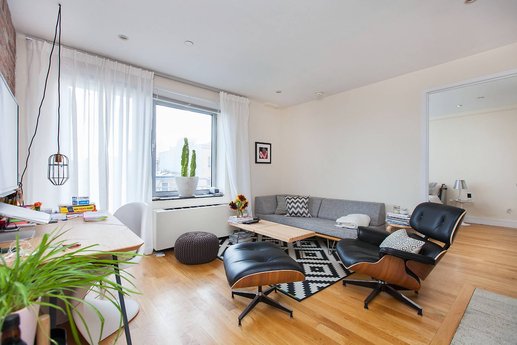 Ready for 9 4 move in. Great one bedroom apartment with large private balcony !