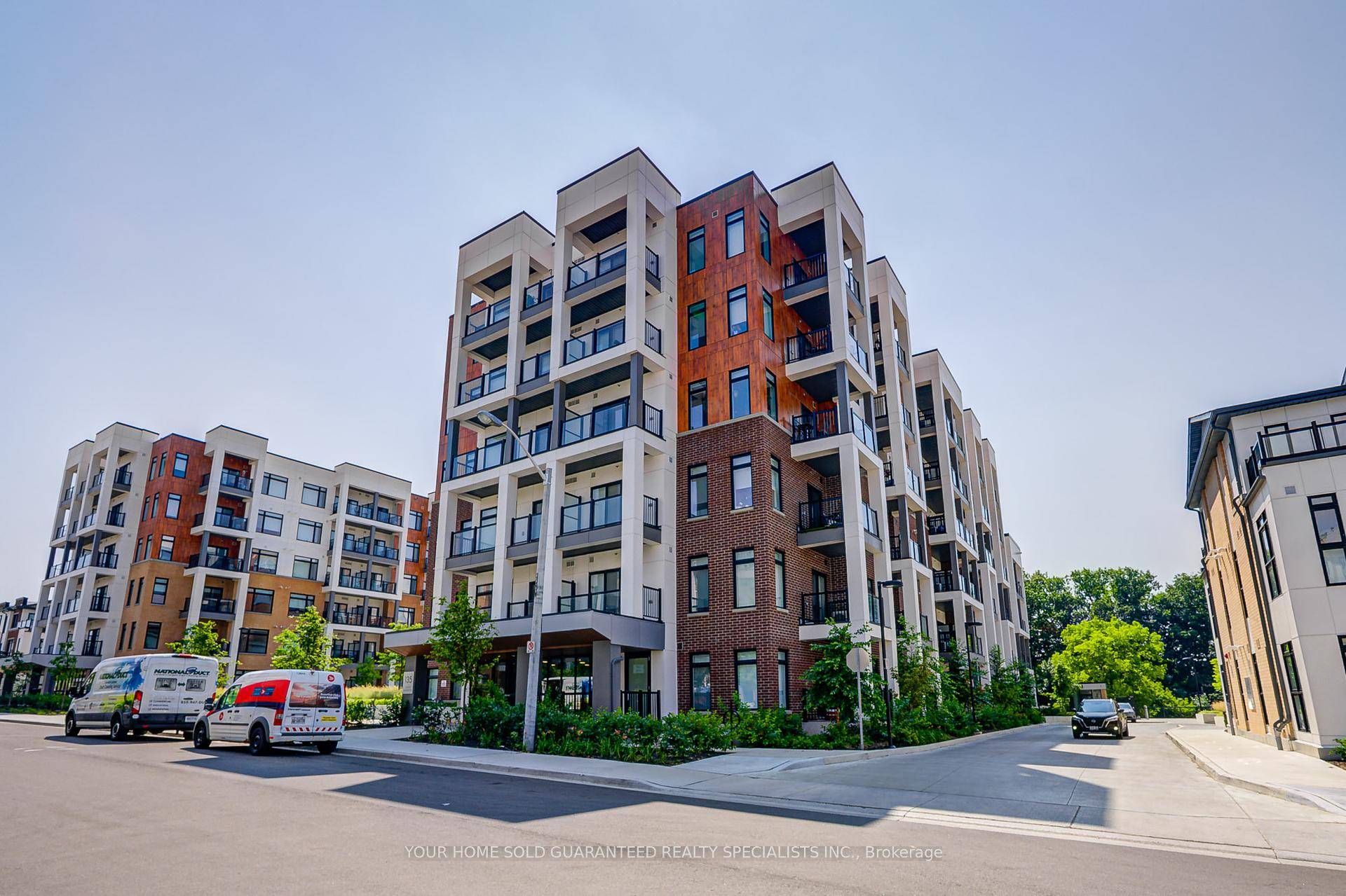 1 Year New ! Rare Find Spacious 3 Bedroom 2 Bath Room Condo, Ravine View !