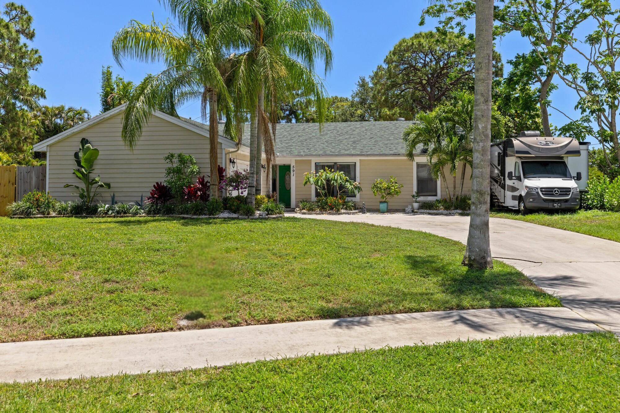 Jupiter pool home retreat available weekly during June 2025 June 2026 !