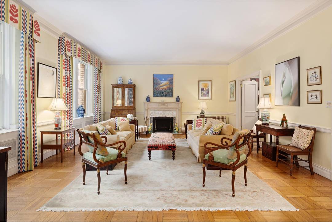 Welcome to Residence 4E at 993 Park Avenue, a grand display of pre war elegance situated in one of Manhattan's finest turn of the century white glove cooperatives.