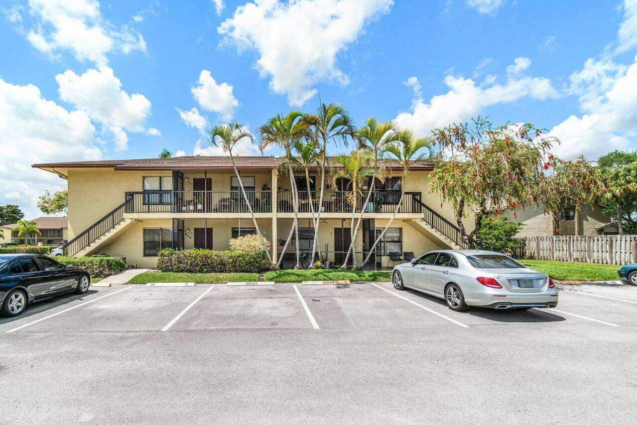 Welcome to Welleby ! This spacious and beautifully maintained ground floor corner unit offers comfortable living in one of the area's most sought after communities.