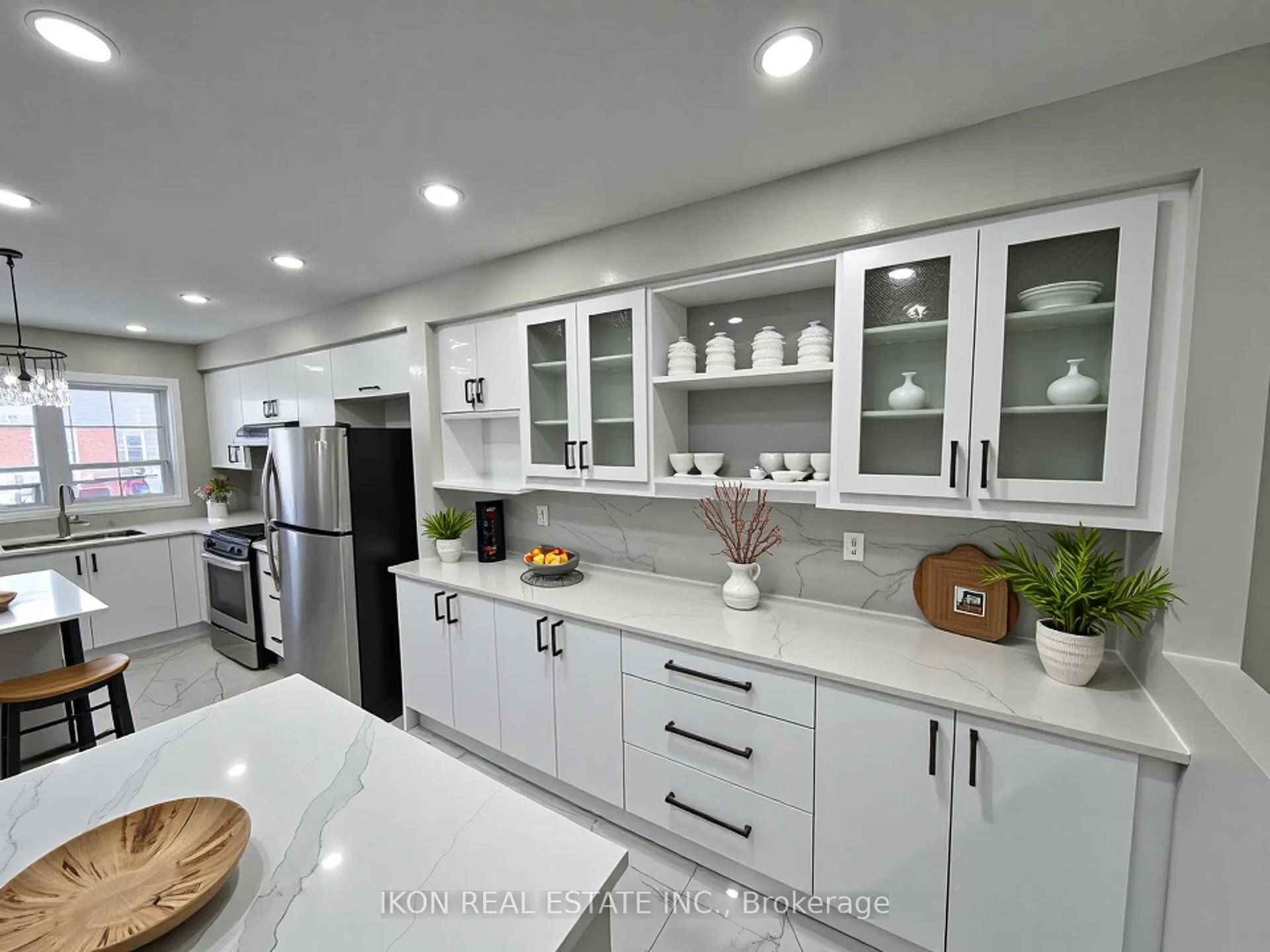 Fully renovated townhouse in the heart of Whitby, 165, 000 in beautiful upgrades.