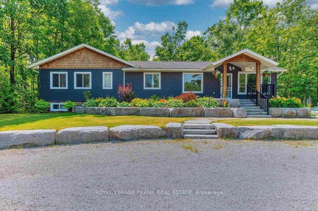 Beautifully renovated home right in the heart of Buckhorn.