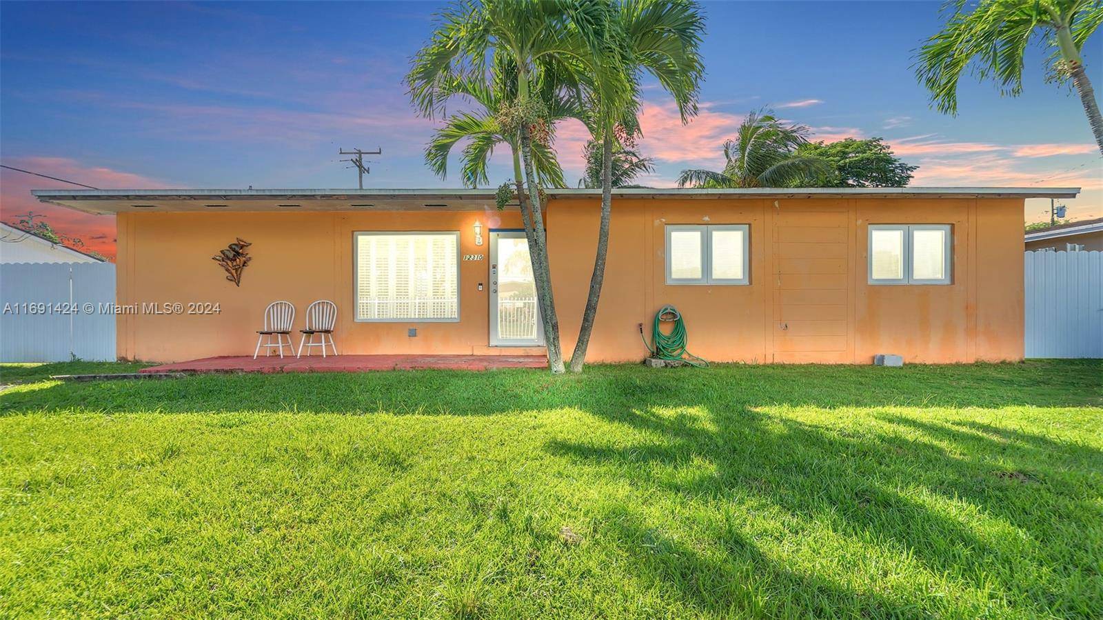 Charming 4 bedroom and 2 bath located in South Miami Heights, minutes away from shops and restaurants.