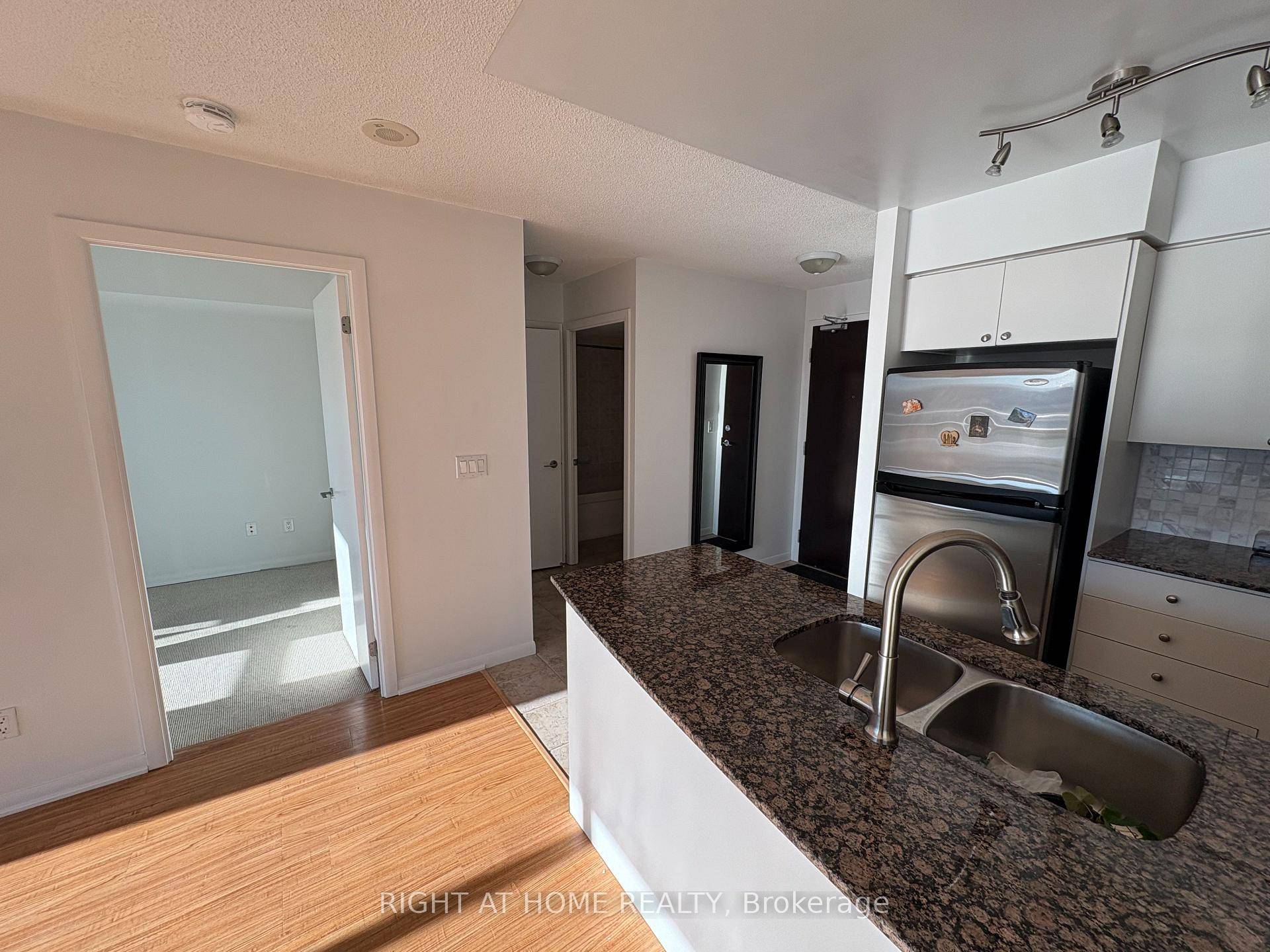 Welcome to the ATLANTIS at Waterpark City Condos in the heart of Toronto !